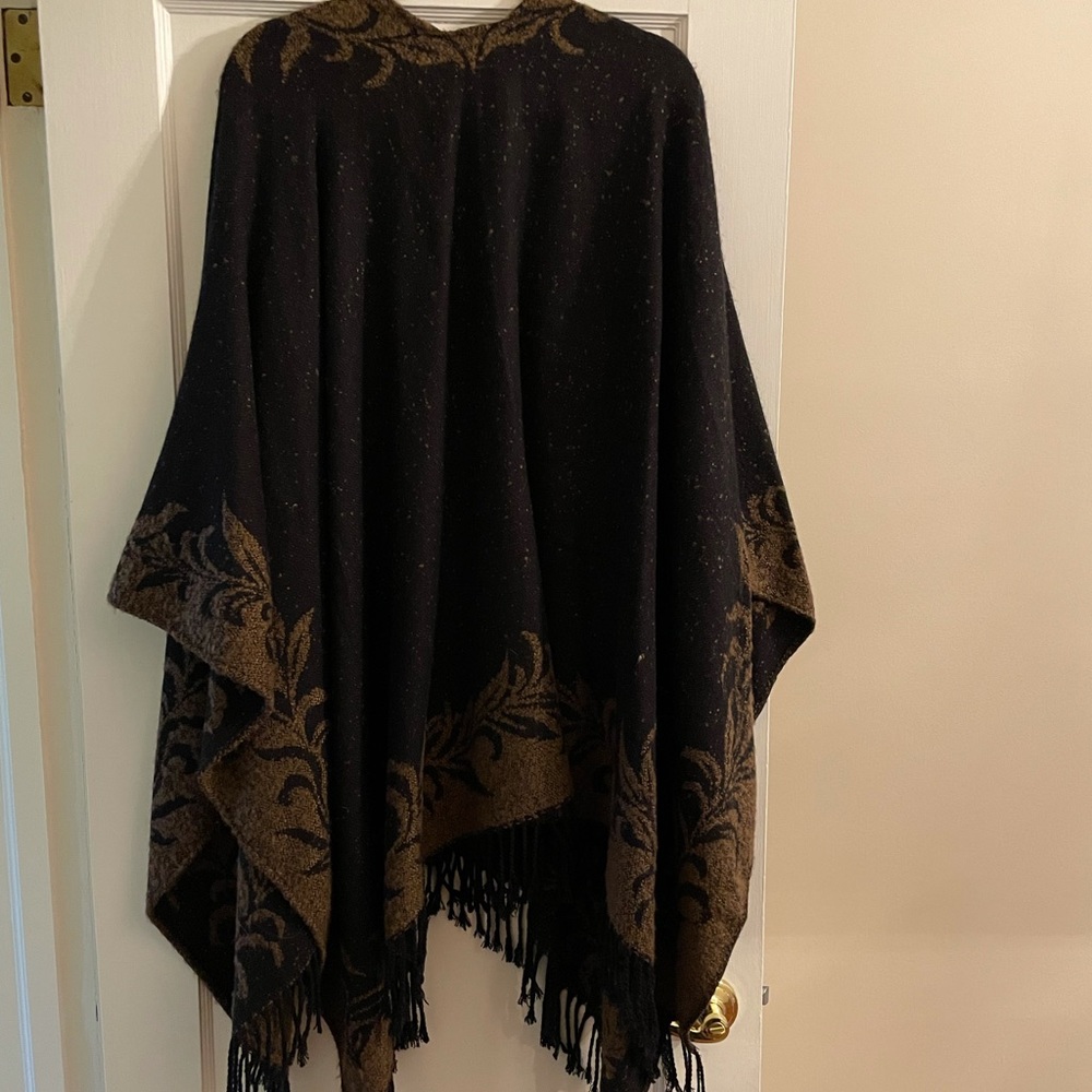 Ladies Cape - Picture 4 of 7